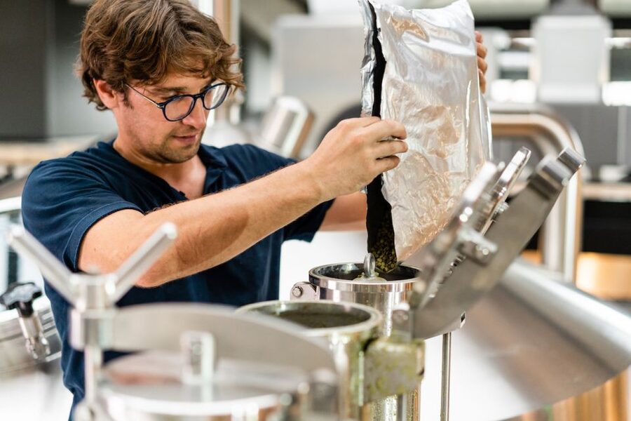 Rotterdam: Stadshaven Brewery Tour with Beer Tastings - What happens during the one-hour tour