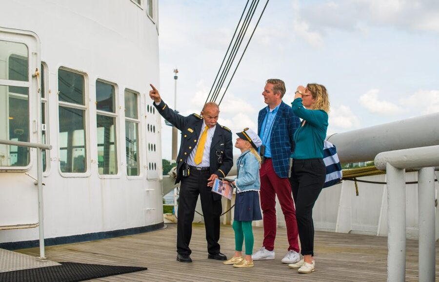 Rotterdam: Steamship Rotterdam Audio Tour Entry Ticket - Choosing between three routes