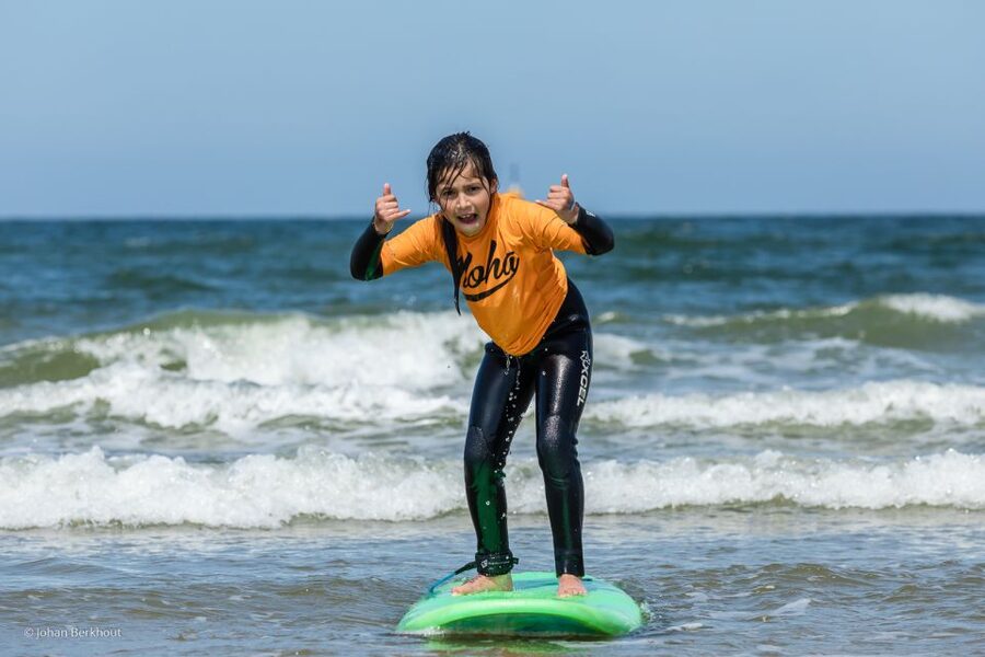 Scheveningen Beach: 1,5-Hour Surf Experience for kids - The first 20 minutes: safety before surfing