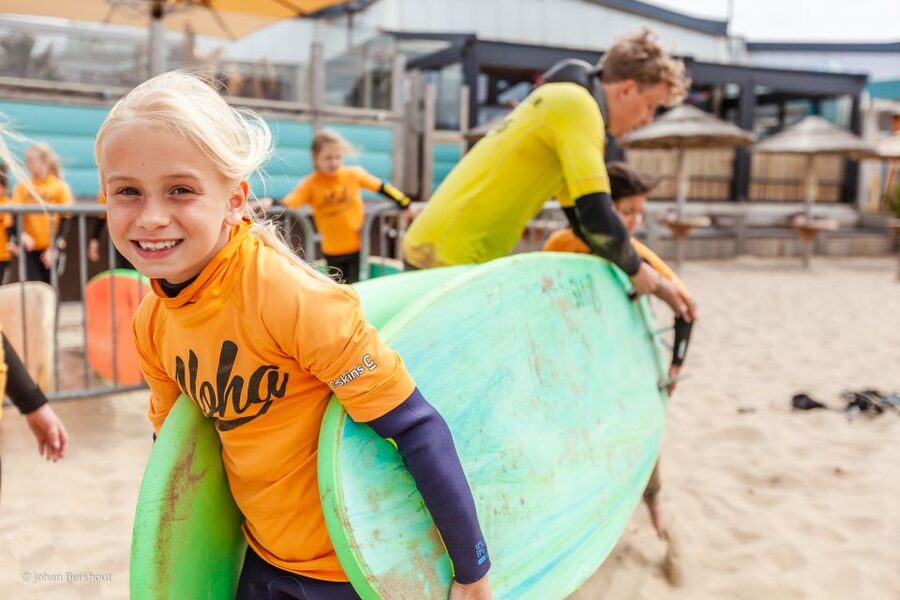 Scheveningen Beach: 2-Hour Surf Experience for Adults - Group lesson or private lesson?