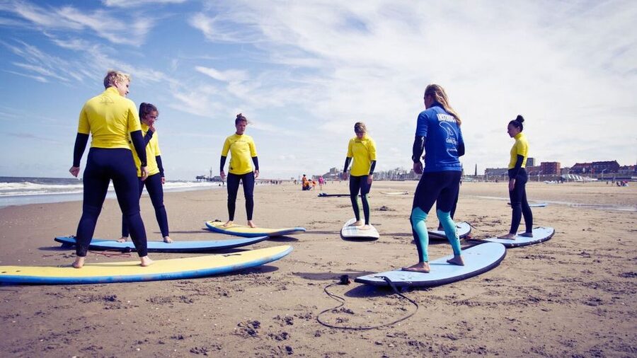 Scheveningen Full-day Surfing lessons with Lunch - Your first session in the water