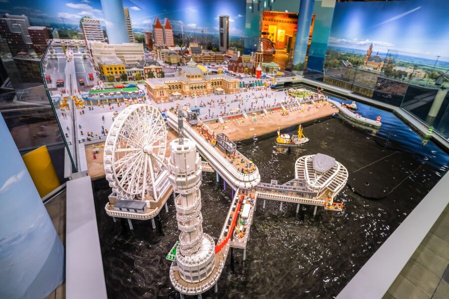 Scheveningen: LEGOLAND® Discovery Centre Entry Ticket - 4D Cinema gives everyone a seated break