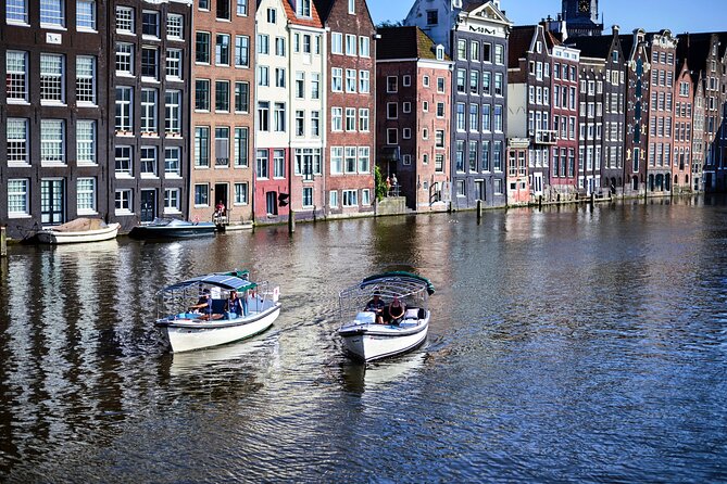 Short canal trip in German: Amsterdam in an hour - Meeting point and day-of-use details