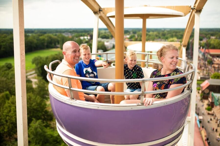 Slagharen: Dayticket Themepark & Resort Slagharen - Shows give your legs a break
