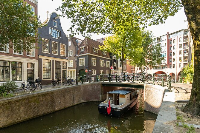 Small Group Boutique All-Inclusive Tour (max 12 p) With Captain - Famous bridges and the city’s narrowest houses