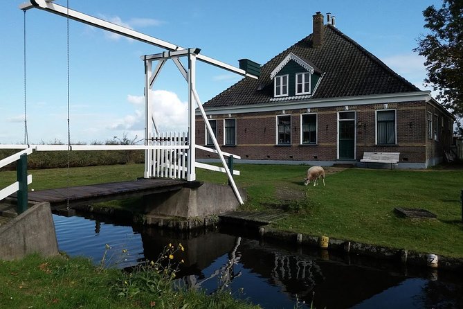 Small-Group Guided Sunset Canoe Tour in Waterland with Dinner - How much effort should you expect?