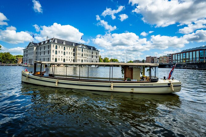 Small-Group Luxury Canal Cruise with Local Skipper - Grand 17th-century canal houses