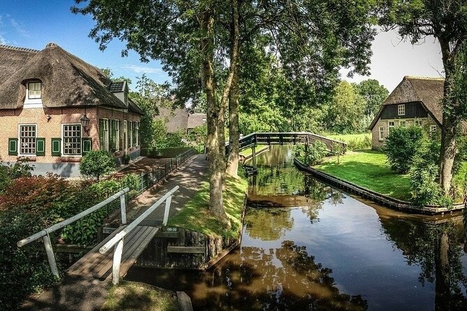 Small-Group Tour to Windmills & Giethoorn with boat tour - What the guide adds to a long day