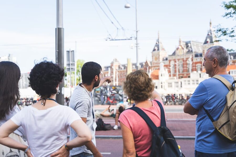 Small-Group Walking Tour with Amsterdam Canal Cruise - Why this two-part introduction works