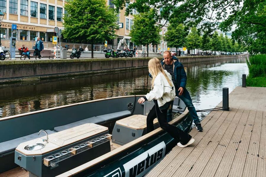 The Hague: Canal Cruise with music from local artists - Should you book the The Hague canal cruise?