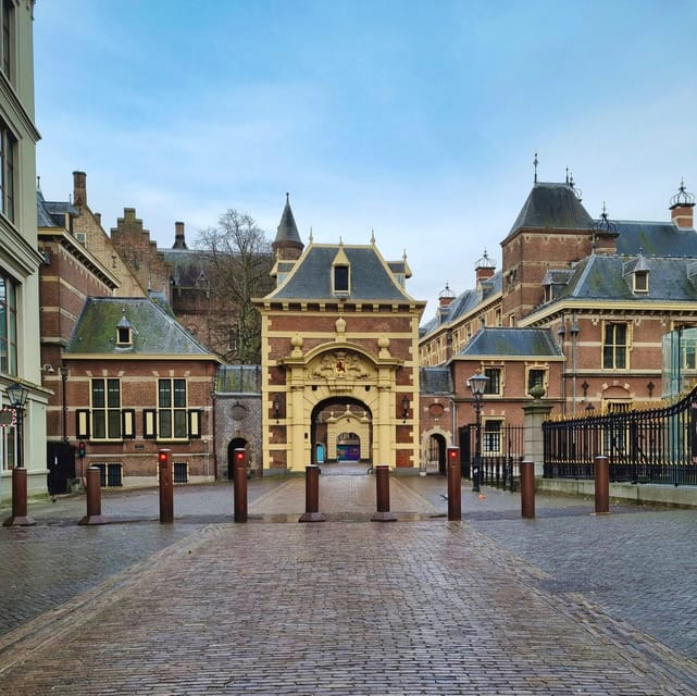 The Hague: City Walking Tour - Starting beside the Binnenhof and Hofvijver