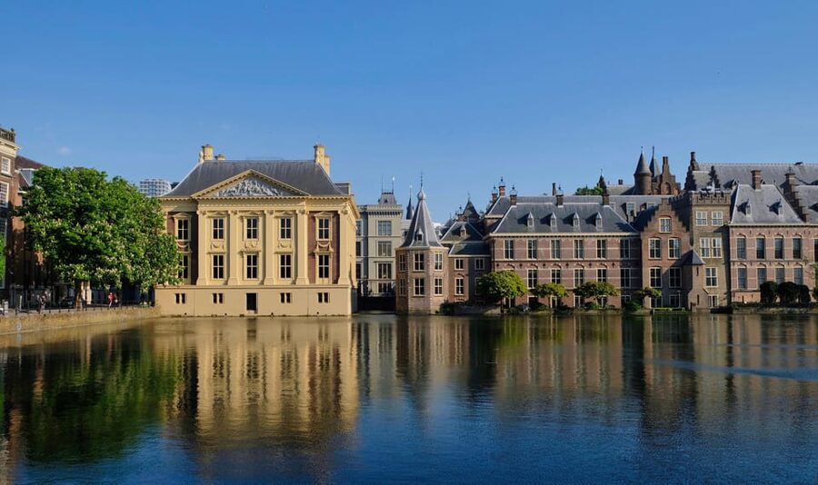 The Hague: City Walking Tour - Finding the old village inside the court city
