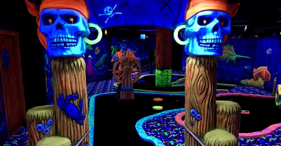 The Hague: Glowgolf Glow in the Dark Indoor Minigolf - Practical tips for a smoother game
