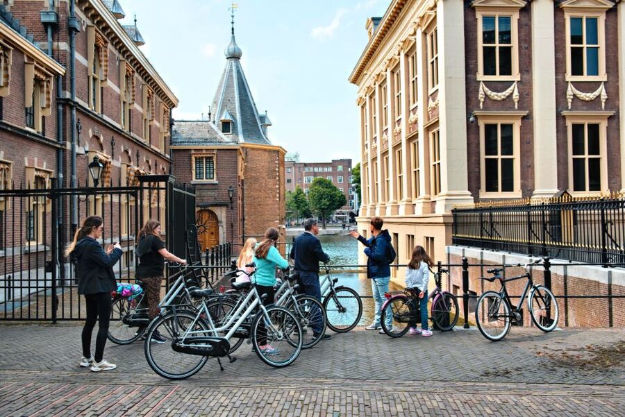 The Hague: Highlights Bike Tour - Royal stables, palaces, and Lange Voorhout