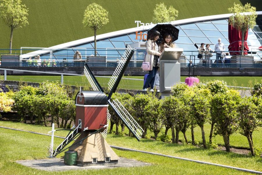 The Hague: Madurodam Miniature Park Entry Ticket - Seven indoor attractions for weather breaks