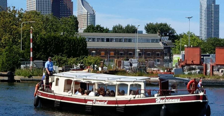 The Hague: One Way Boat Ticket to or from Delft - Arriving in Delft through Oostpoort