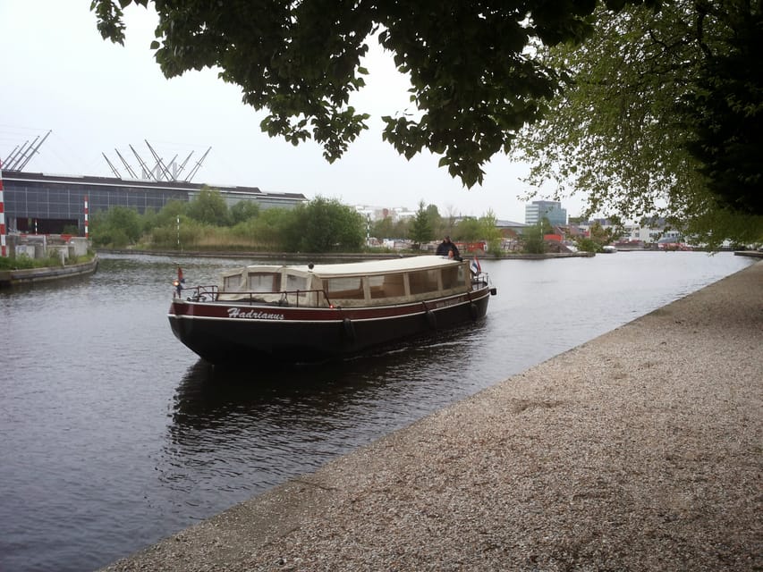 The Hague: One Way Boat Ticket to or from Delft - The guide, language, and group size