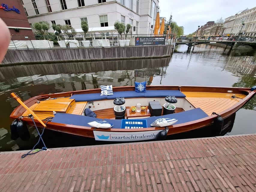 The Hague: Private Boattour up to 10 persons - A private boat for up to 10 adults