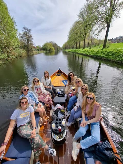 The Hague: Private Boattour up to 10 persons - The 75-minute route through central The Hague