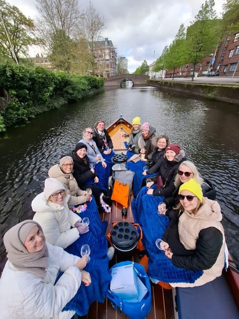 The Hague: Private Boattour up to 10 persons - Bringing food and drinks aboard