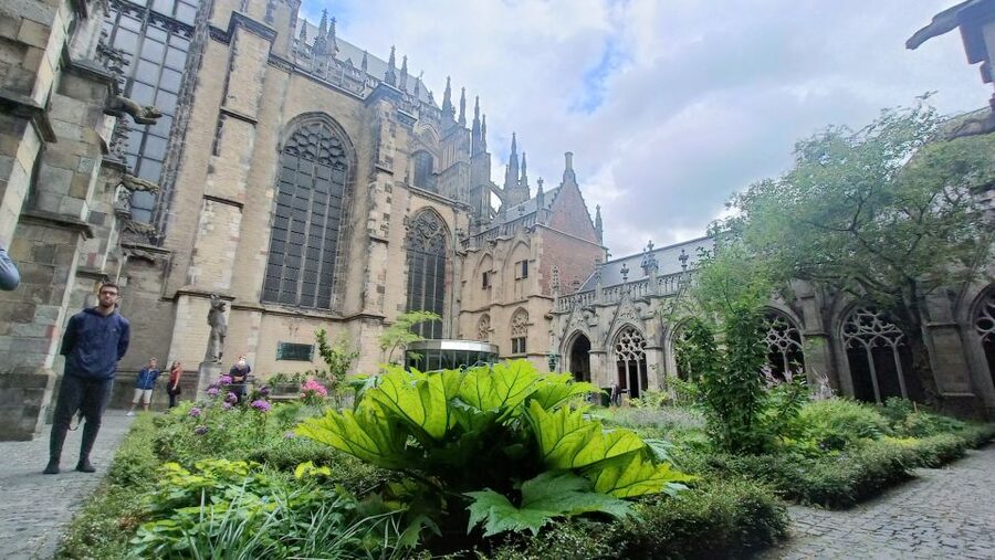 Utrecht: Guided Highlights Walking Tour - A statue, an illusion, and a bar inside a church