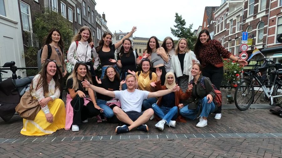 Utrecht: Guided Highlights Walking Tour - Three gardens for a quieter side of the city