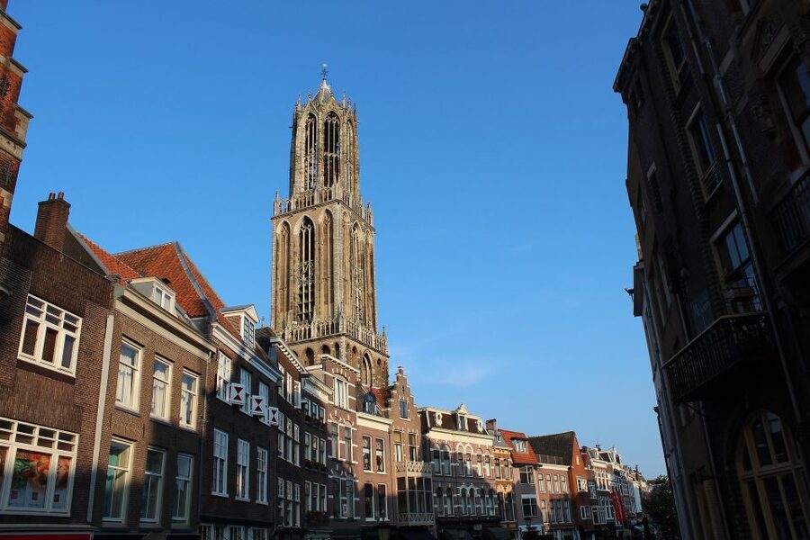 Utrecht: Guided Highlights Walking Tour - Dom Tower and the story of the missing section