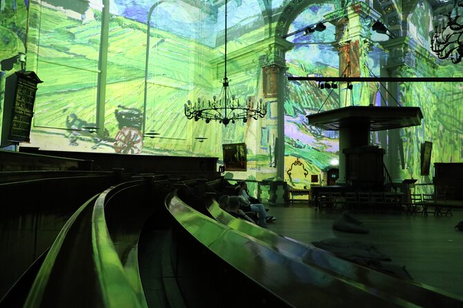 Van Gogh and Rembrandt Immersive Experience Entry Amsterdam - Beanbags, chairs, and the question of visibility