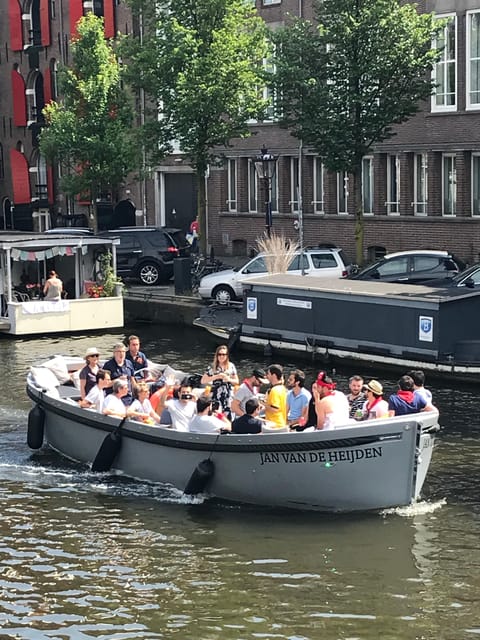 Visit Amsterdam by Boat with a French Guide (french) - Starting beside the Sea Palace