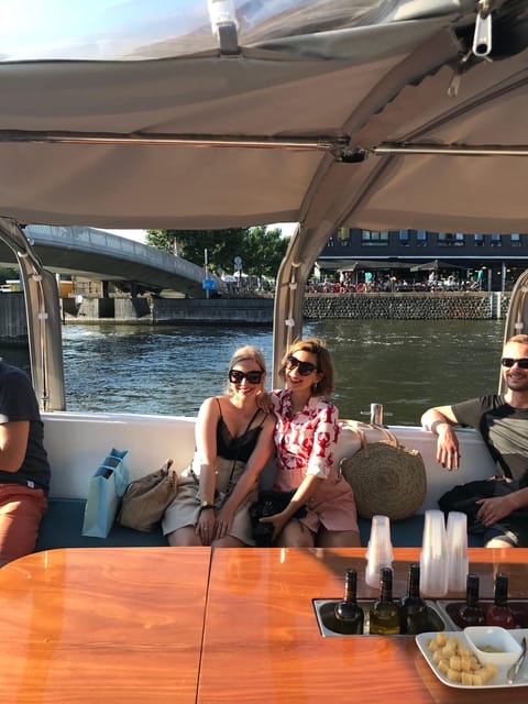 Visit Amsterdam by Boat with a French Guide (french) - The Dutch aperitif: cheese, wine, and beer