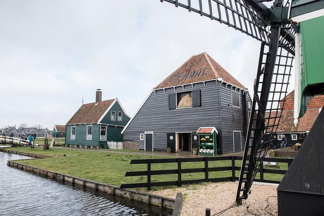 Visit Amsterdam Countryside with windmills by bike - The riverside return to Zaandam