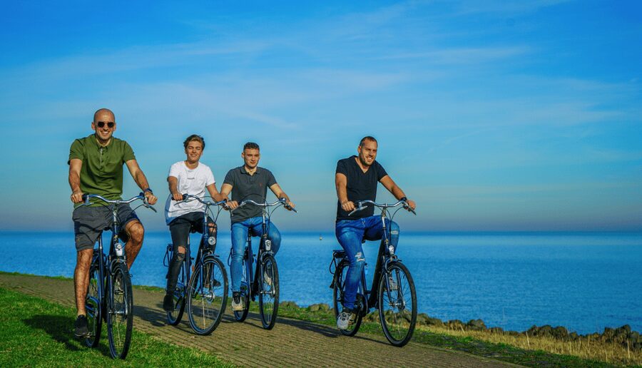 Volendam: Bike Rental including Highlights-Routes - Key points at a glance