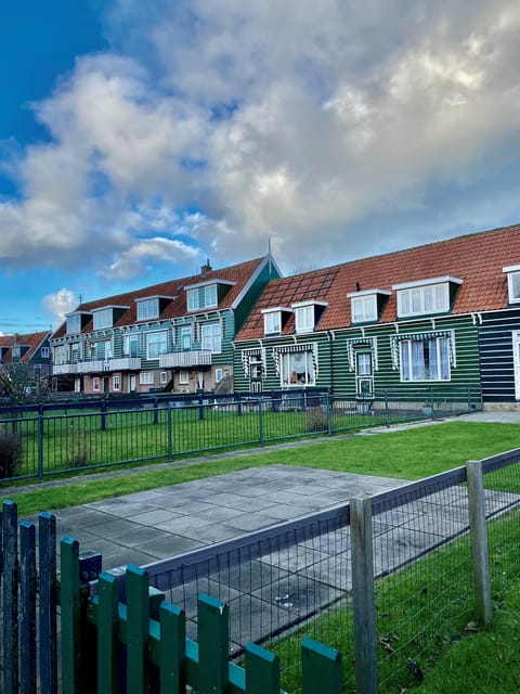 Volendam: Bike Rental including Highlights-Routes - Start at Volendam harbor, not in an anonymous car park