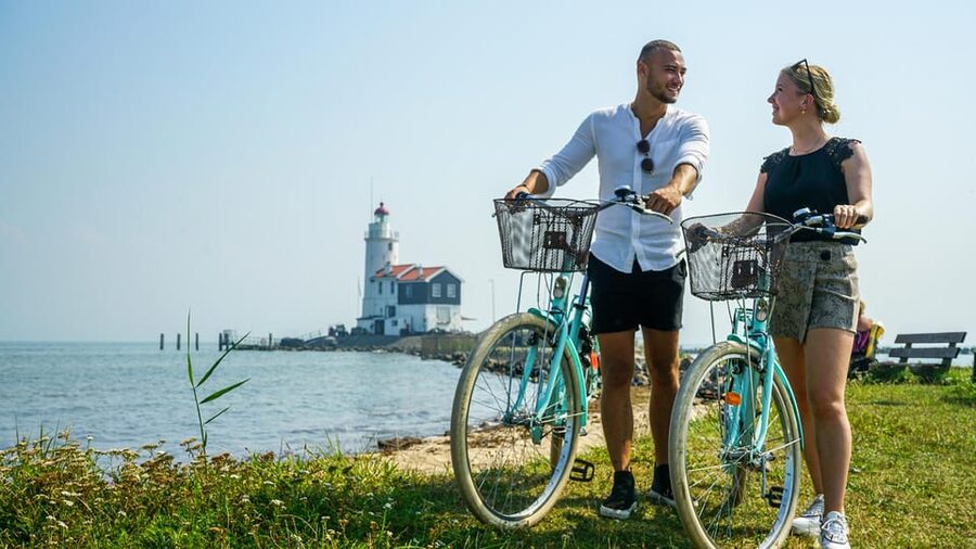 Volendam: Bike Rental including Highlights-Routes - Ride through Katwoude and the cheese country