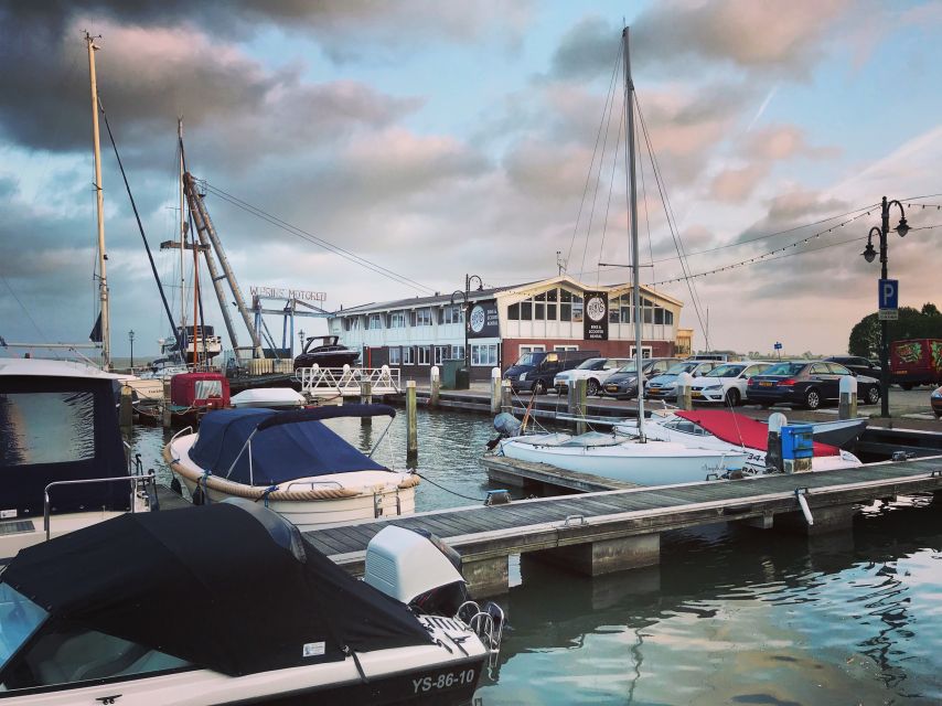 Volendam: E-Fatbike Rental - Monnickendam and its old harbor