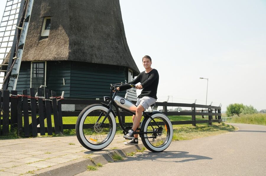 Volendam: E-Fatbike Rental - Riding the long dike to Marken