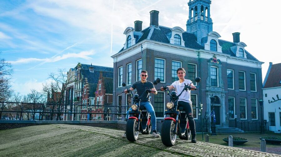 Volendam: E-Scooter Rental - Monnickendam’s boats and brick houses