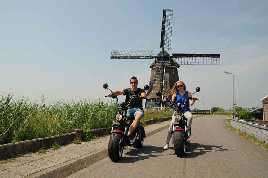 Volendam: E-Scooter Rental - Marken and the optional boat home