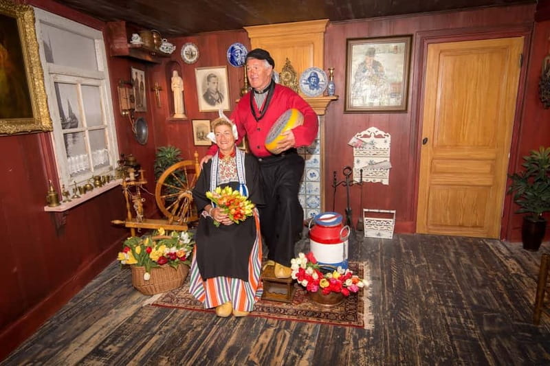 Volendam: Photo Opportunity in Traditional Dutch Costume - Putting on Volendam’s traditional dress