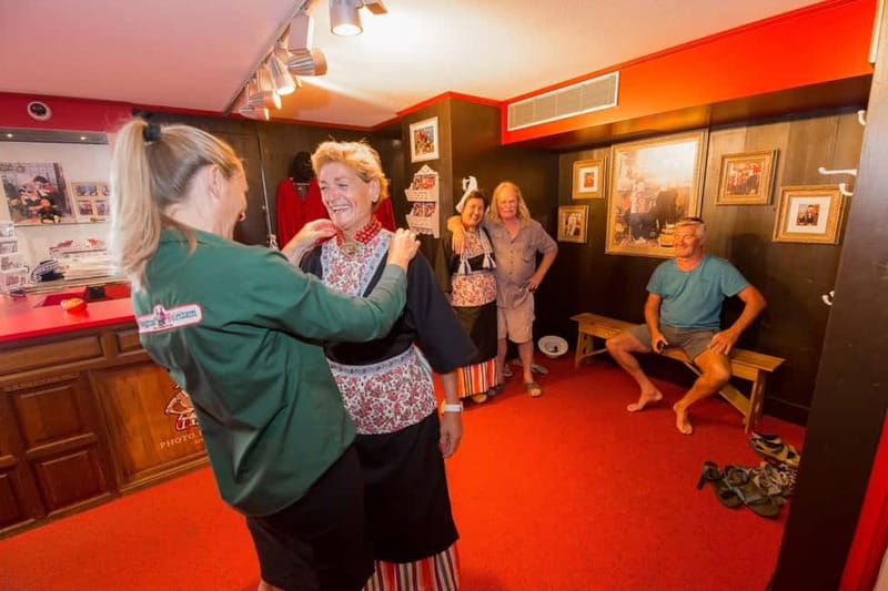 Volendam: Photo Opportunity in Traditional Dutch Costume - Who should book this photo experience