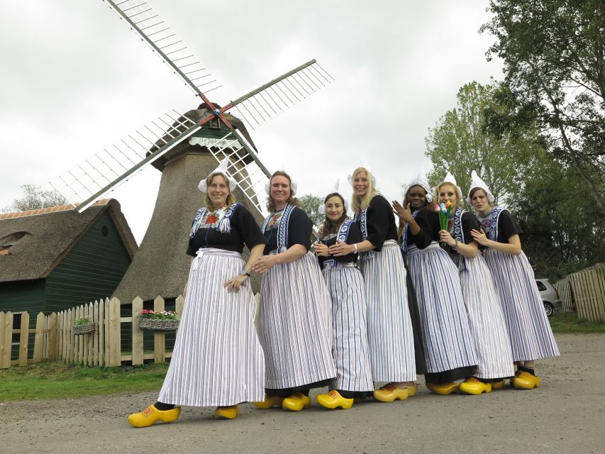 Volendam: Traditional Costume Photo with Cheese & Clog Tour - Getting to Simonehoeve from Amsterdam