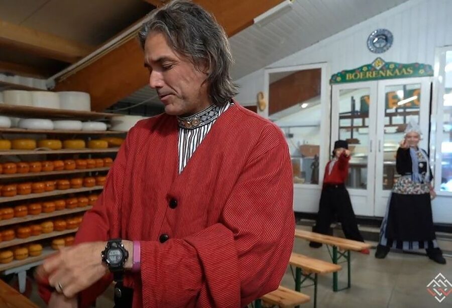 Volendam: Traditional Costume Photo with Cheese & Clog Tour - Is $11 a fair price?