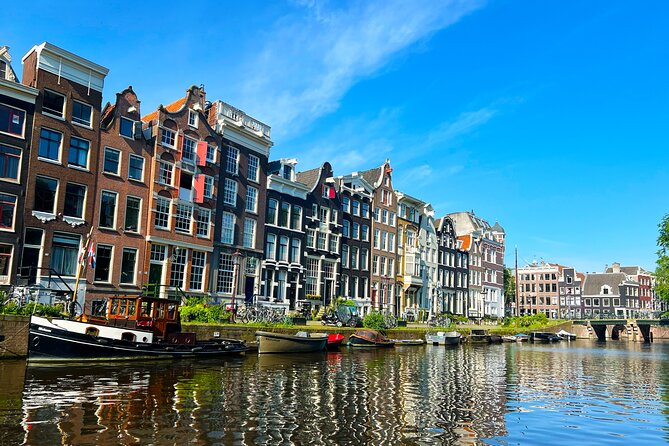 Walking Tour about Golden Age Architecture, private local guide - Huis Bartolotti and the canal house as a status symbol