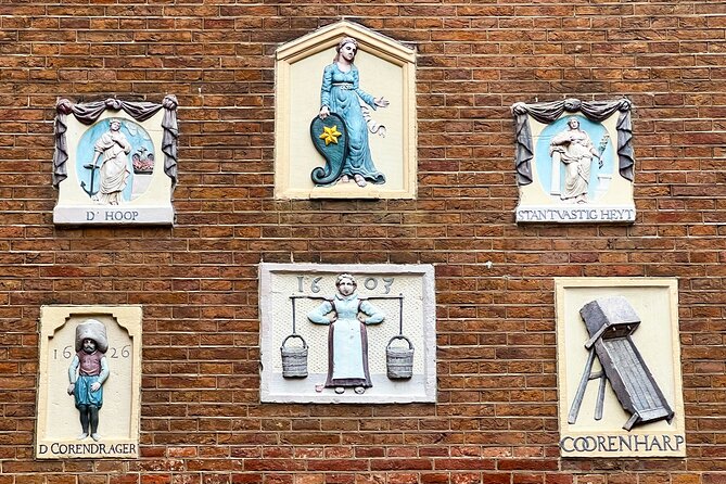 Walking Tour about Golden Age Architecture, private local guide - Torensluis: four façades and Amsterdam’s crooked houses