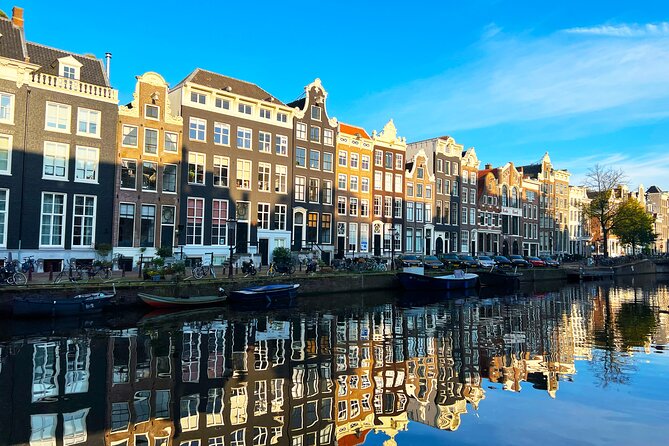 Walking Tour about Golden Age Architecture, private local guide - De Dolphijn and the story behind The Night Watch