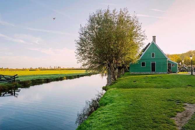 Windmill Tour from Amsterdam, Including Volendam & Marken - Pace, walking, and crowd levels