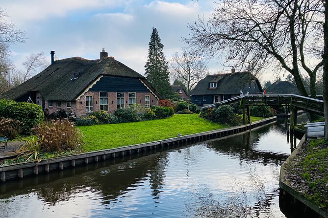 Zaanse Schans and Giethoorn Small-Group Tour with Hotel Pick-Up - FAQ
