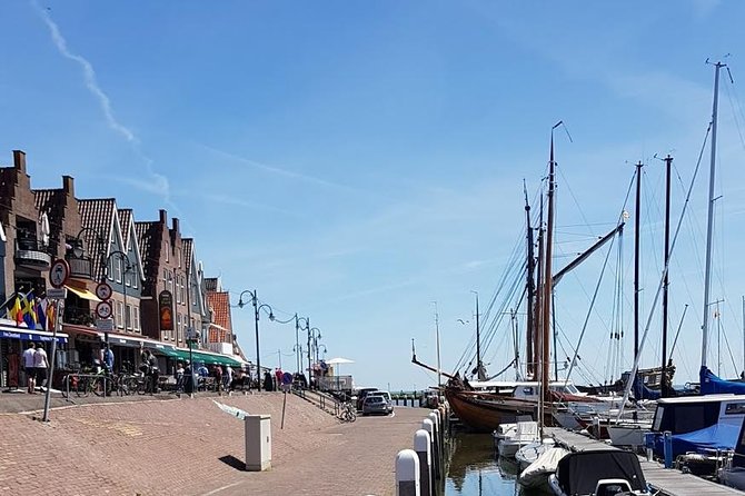 Zaanse Schans and Volendam Private Tour – Clogs, Cheese and More - What the guides add to the experience
