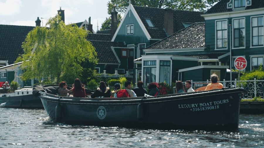 Zaanse Schans: Cruise UNESCO Windmills Village + Live Guide - De Zoeker and the first close windmill view