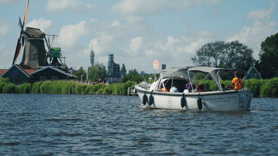 Zaanse Schans: Cruise UNESCO Windmills Village + Live Guide - Houses, tea rooms, and the old whale-hunting connection